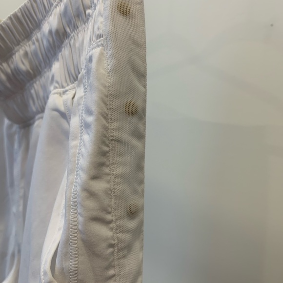 Size 4 White LuluLemon Tearaway Pant - Picture 5 of 5